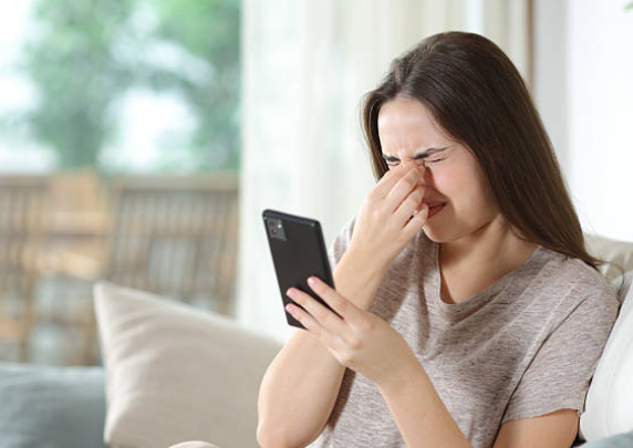 Mobile Use Aur Eye Damage